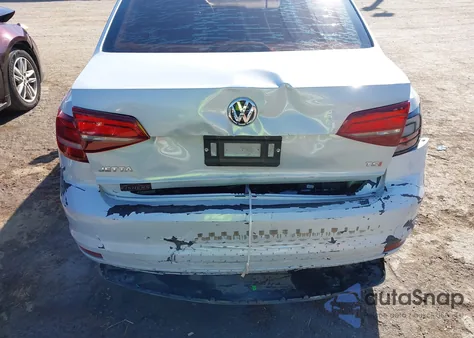 2018 Volkswagen Jetta 1.4T S z USA, uszkodzony, nr VIN 3VW2B7AJ3JM262299